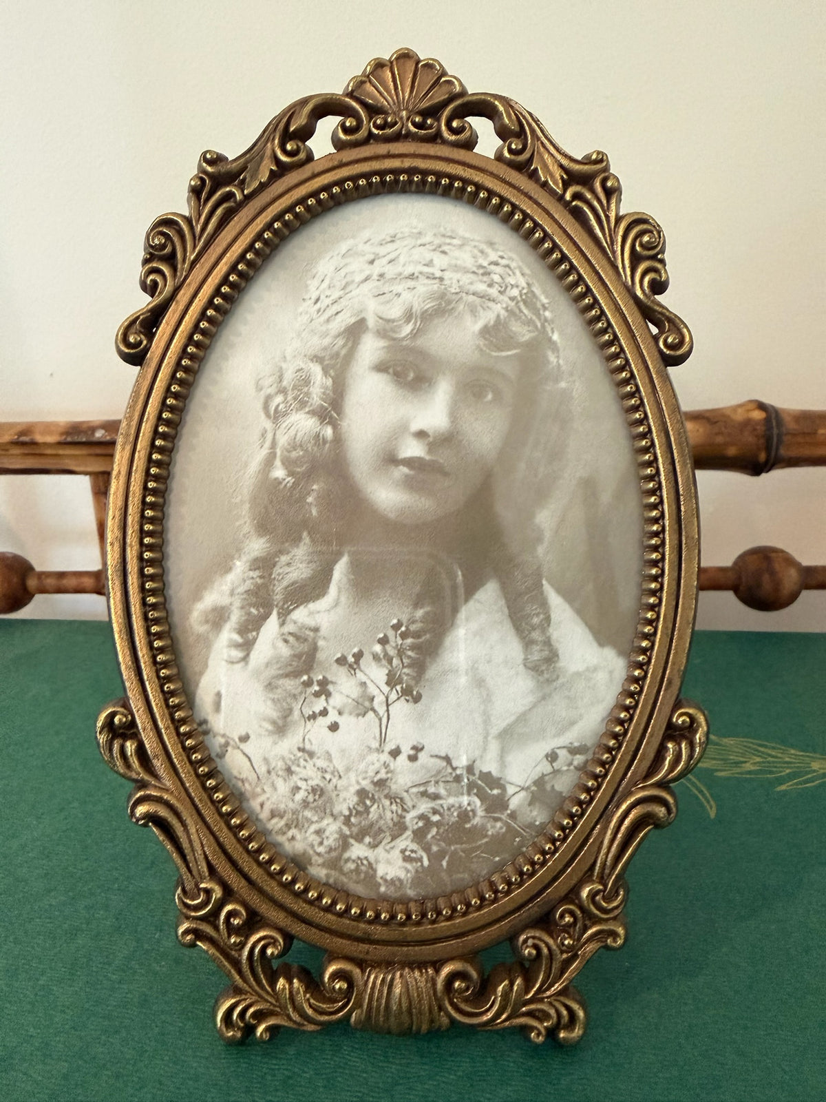 Vintage Hollywood Regency Ornate Gold Tone Oval Small Picture Frame – Tabletop Brass Style Frame with Easel Back, Made in Korea