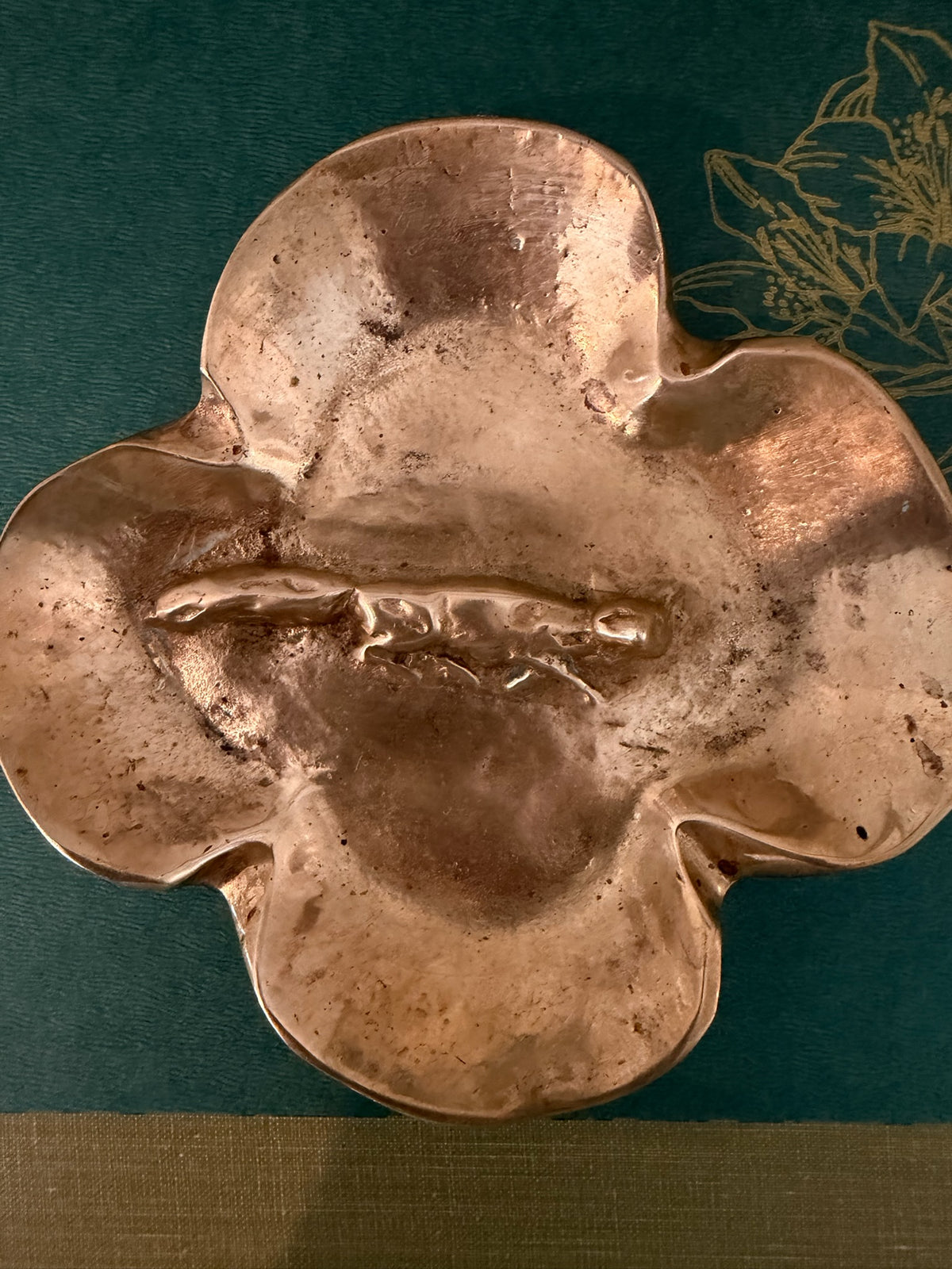 Vintage Virginia Metalcrafters Solid Brass Fox Clover Trinket Dish Ashtray, Style 3-12, Designed by Oskar Hansen